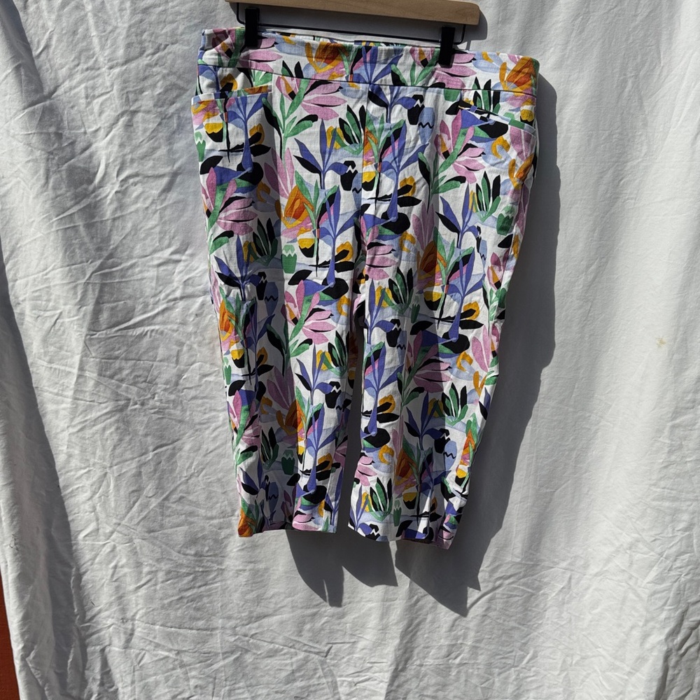 Chico’s Tropical Botanical Print Pull On Cropped Pants Multicolor